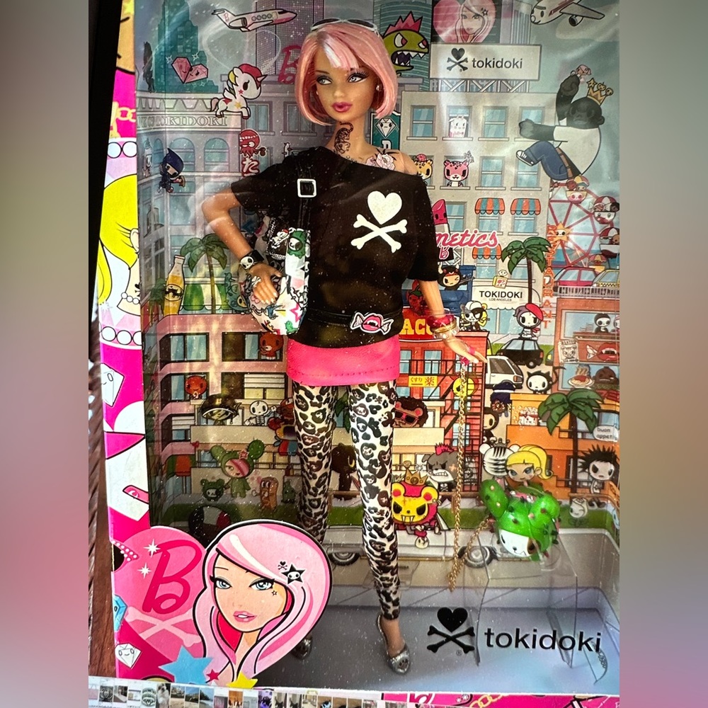 Tokidoki barbie doll T 6939 Gold label Limited edition